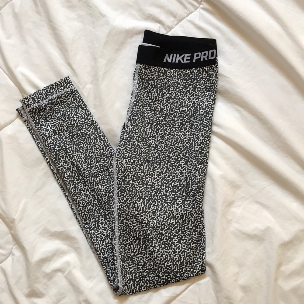 Nike pro women’s leggings